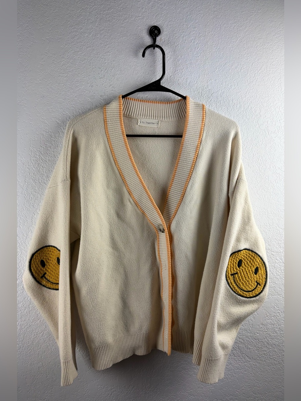 By Together Varsity Style Smiley Face cream/orange Sweater Size M - Picture 1 of 7